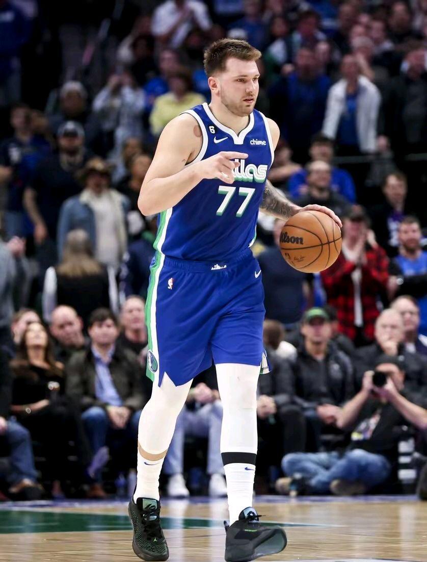 关于独行侠引发争议！，东契奇官方宣布大比分获胜新规气势如虹延续的信息体育赛事直播,